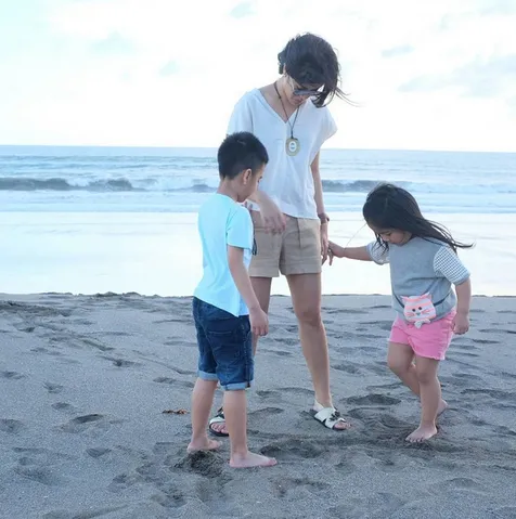 Habiskan waktu dengan kedua anaknya, Dian Sastro nampak begitu nikmati waktu liburan. /©instagram.com/therealdisastr