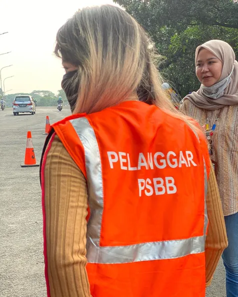 Menyapu Jalan
