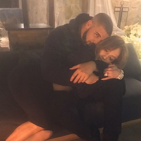 Jennifer Lopez ungkap kalau dirinya dan Drake memang mengerjakan musik baru bersama © instagram.com/jlo