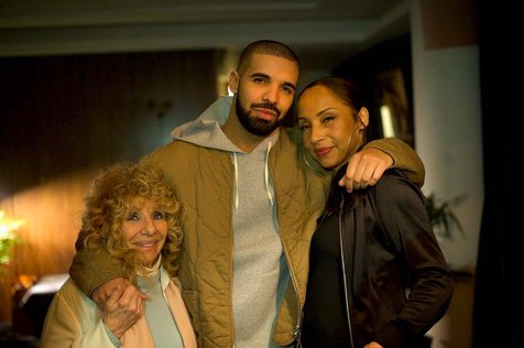 Bagi Drake, Sade adalah perempuan kedua paling penting kedua dalam hidupnya setelah sang Ibunda © instagram.com/champagnepapi