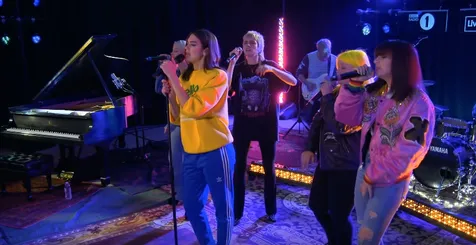 Gambar dari 4 Konser Musik Virtual Yang Bisa Jadi Hiburan Di Rumah Sambil Rebahan » dua lipa dua lipa » 4 Konser Musik Virtual Yang Bisa Jadi Hiburan Di Rumah Sambil Rebahan