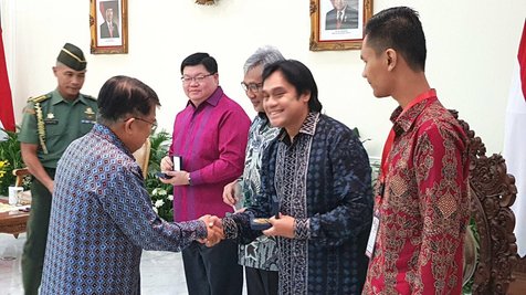 Dwiki Dharmawan Terima Penghargaan Dari Organisasi Kekayaan Intelektual