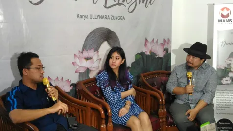 Nara yang awalnya ingin merilis novel, berakhir merilis kumpulan puisi. © KapanLagi.com/Fikri Alfi Rosyadi