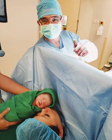 Asuh Anak Pakai Suster