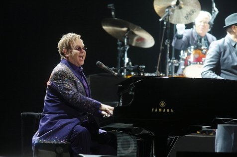 Sir Elton John dipastikan tampil pada Royal Wedding (credit : AFP)