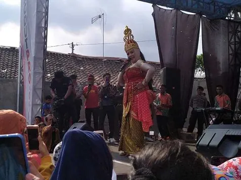 Pilih Kostum Warna Hijau