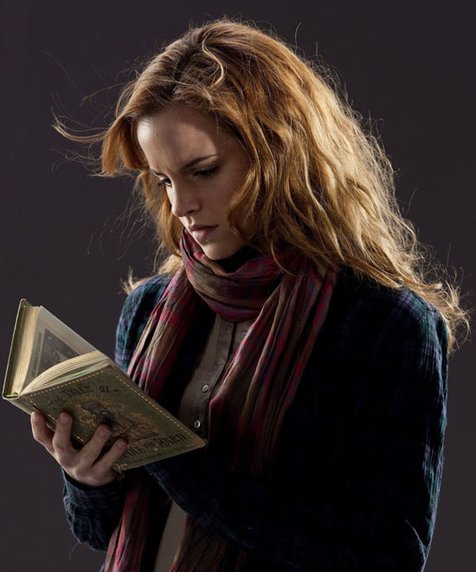 Hermione bisa dibilang cewek yang super cerdas dan perfeksionis untuk masalah akademik © readings.com.au