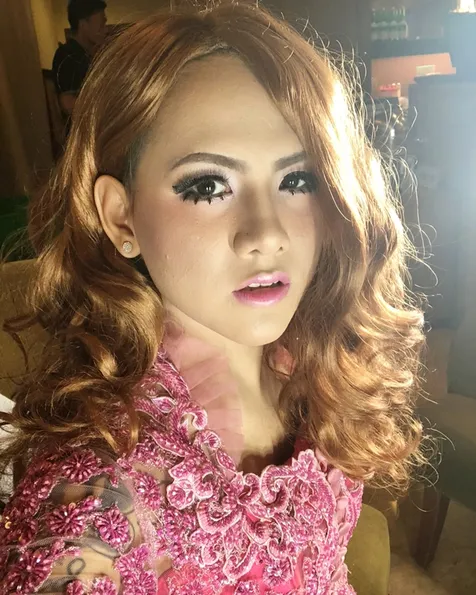 Kebaya pink