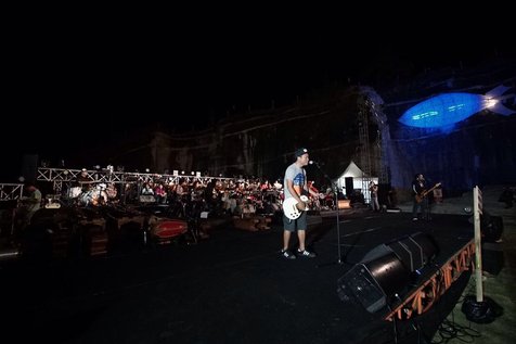 Dijadwalkan tampil sebagai performer terakhir, hujan turun membasahi lokasi venue FKY dan sekitarnya © Endank Soekamti Official