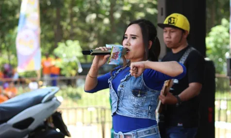 Dibawakan Dari Panggung ke Panggung