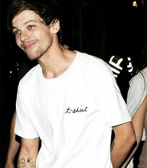 Tampak kurang sehat, para Directioners cemas dengan keadaan Louis Tomlinson © twitter.com/1d_updates_20