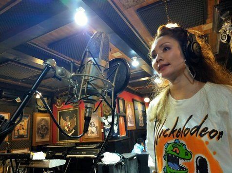 Chaverly Amalia rekaman lagu baru © Istimewa