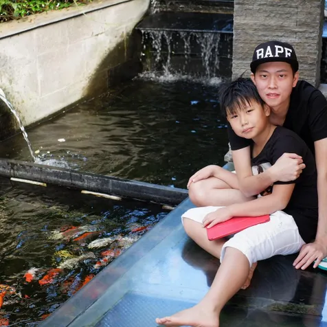 Tak hanya dekat dengan anak-anak, Fery Wijaya adalah sosok yang sayang dan penuh perhatian dengan orang-orang di sekitarnya © instagram.com/fery_wijaya88