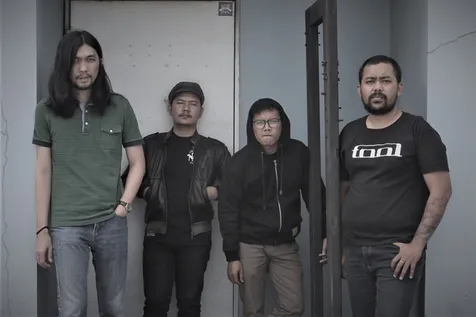 Gambar dari Angkat Tema Kehidupan Sosial, Fregat Rilis 'Roboh' Sebagai Pijakan Pertama » fp fregat 1 fp fregat 1 » Angkat Tema Kehidupan Sosial, Fregat Rilis 'Roboh' Sebagai Pijakan Pertama