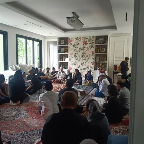 Jenazah Dikelilingi Pelayat