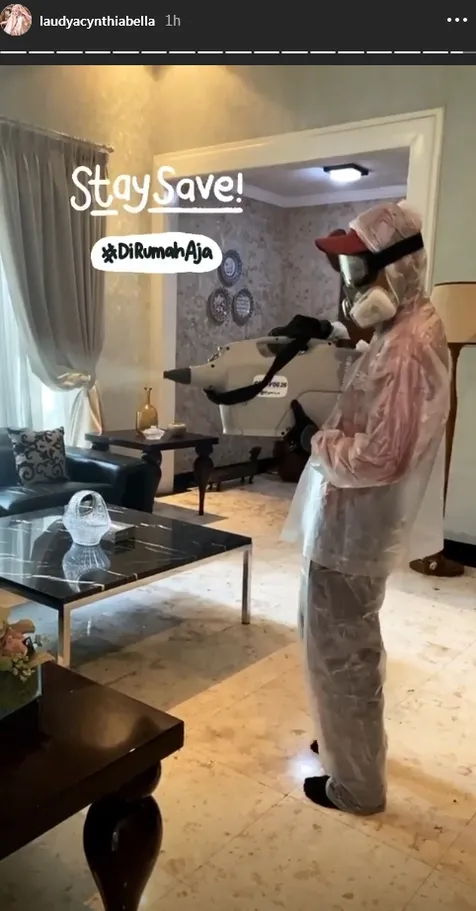 Bella Tinggal di Indonesia