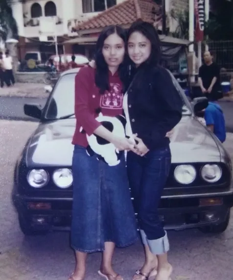 Dewi Perssik Besama Seorang Kawan