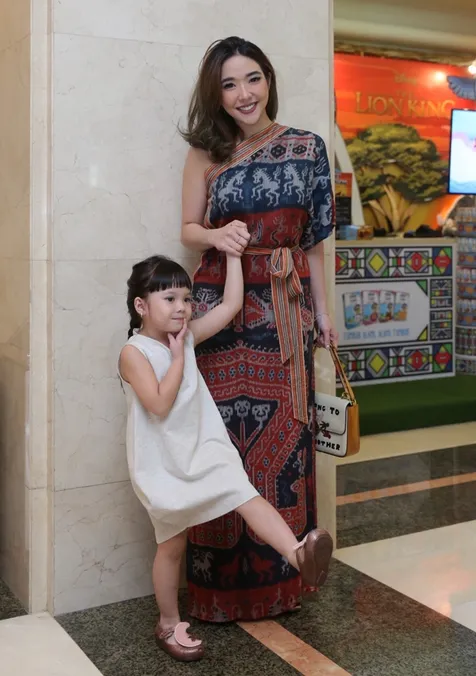 Gisella Anastasia Ingin Gading Happy