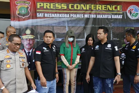 Lucinta Depresi dan Minum Obat