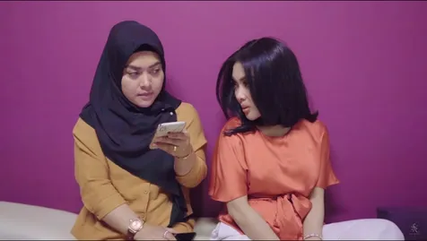Syahrini dan Gaya Rambut Pendek