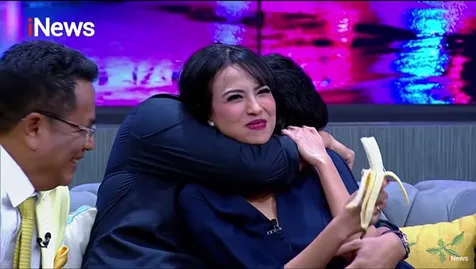 Suami Langsung Peluk Vanessa Angel