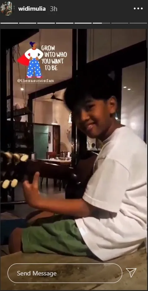 Tersenyum Bersama Anak