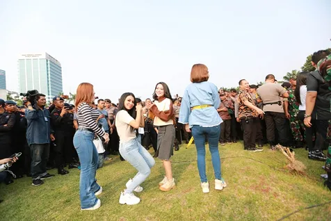 Wika Salim Tahu Gofar dari Sosial Media