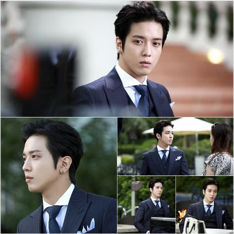 [FOTO] Gantengnya Jung Yong Hwa Pakai Jas Ala Bos 