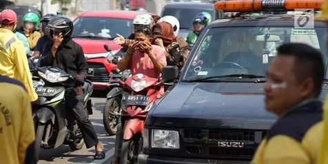 Pakai Odol Atau...?
