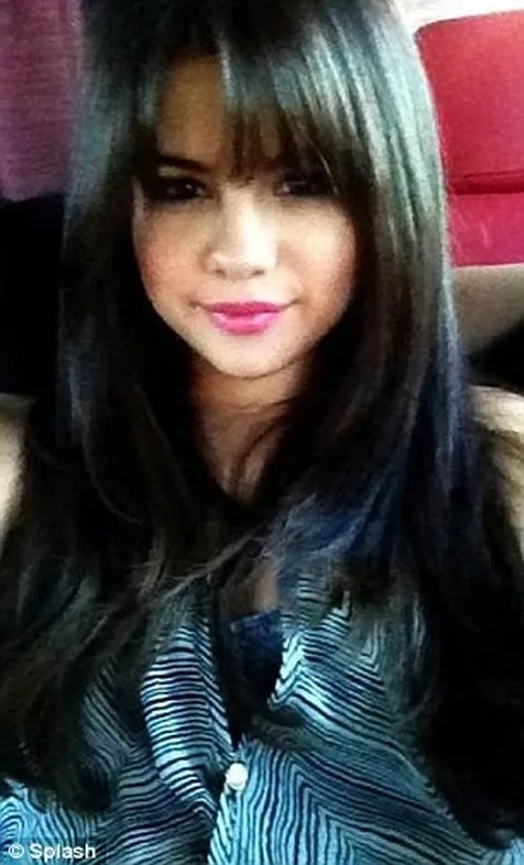 Selena Gomez Pamer Rambut Baru Kapanlagi Com Selena Gomez Pamer Rambut Baru Kapanlagi Com