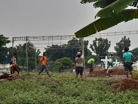 Jenazah Glenn Masih di Gereja