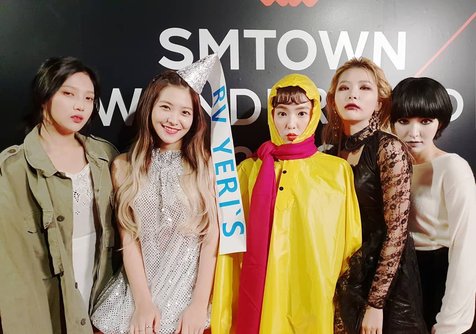 Dari kiri ke kanan: Joy, Yeri, Irene, Seulgi, Wendy © SMTOWN