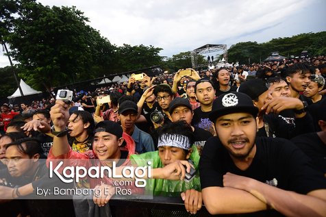 Walau seolah terlihat segmented, tapi loyalitas dan semangat mereka patut diberikan rasa salut © KapanLagi.com/Bambang E. Ros