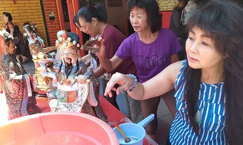 Proses Pembersihan Patung