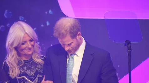 Tangis Haru Pangeran Harry