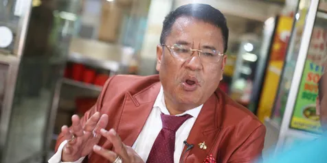 Bagikan Duit Hotman Paris ke Penonton