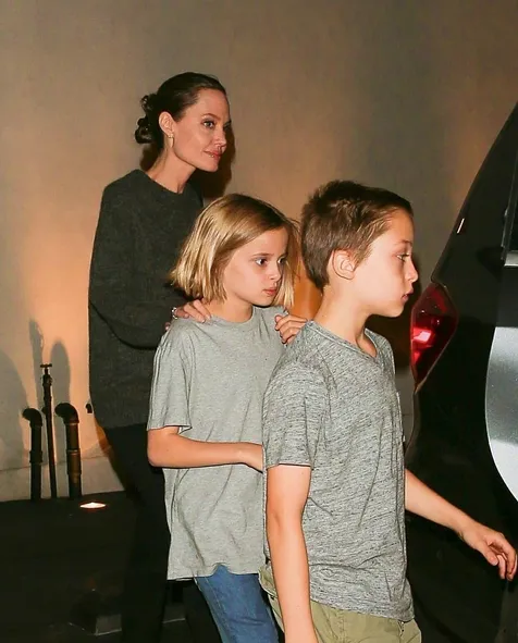 Knox Leon dan Vivienne Marcheline Jolie-Pitt