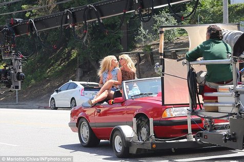 Britney Spears & Iggy Azalea © dailymail.com