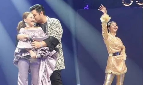 Igun Kecup Pipi Ayu Ting Ting
