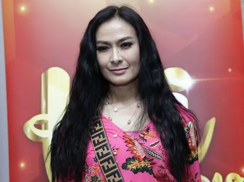 Tidak Tutup Diri