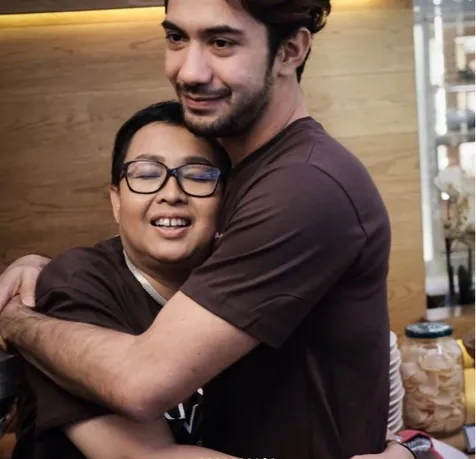 Casting 'CRITICAL ELEVEN', Reza Rahadian Jadi Pilihan Ika 