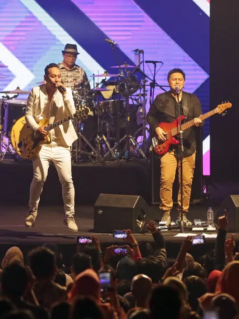Satu Panggung Lagi Setelah 10 Tahun