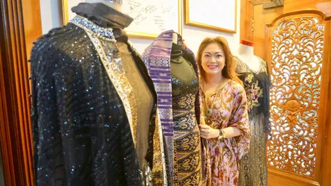 Sedang Lakukan Riset Songket Koto Gadang