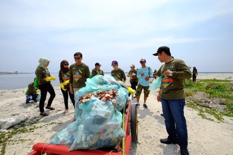 Berikan Berbagai Bantuan pada Penduduk Daerah