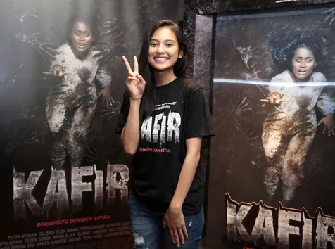 Indah Pernah Diajak ke Irian Tanpa Seijin Sang Ibu