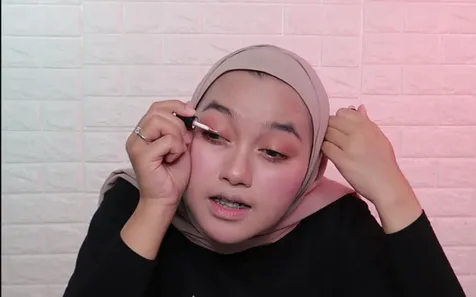 Dianggap Rasis Karena Pakai Shade Warna Gelap