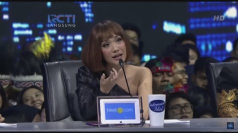 BCL puji penampilan Abdul yang semakin mantap. © Indonesian Idol 