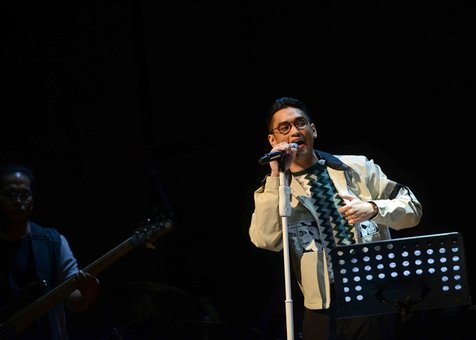 Afgan gelar mini konser agar lebih dekat dengan penggemar. (Cr: KapanLagi.com/Bayu Herdianto)