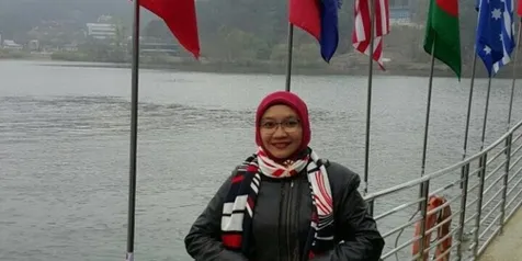 Setia Dampingi Suami