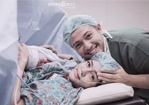 Setia Dampingi Istri